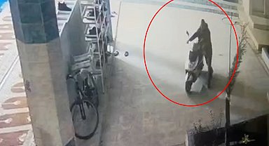 İmamın motosikleti, cami avlusundan çalındı; o anlar kamerada