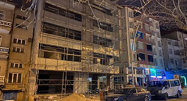 İnşaat halindeki binada asansör boşluğuna düşüp, öldü