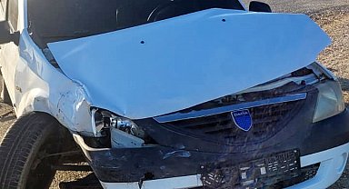 İşçileri taşıyan minibüs ile otomobil çarpıştı; 16 yaralı