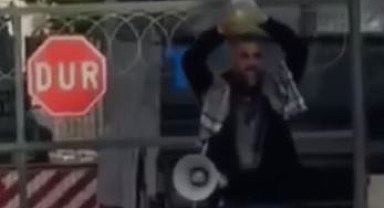 İsrail'i protesto için ABD konsolosluğu önünde kendisini yakmaya çalıştı