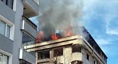 İstanbul - Avcılar'da 5 katlı boş binanın çatı katında yangın çıktı