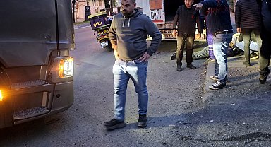 İstanbul- Avcılar'da TIR'ın çarptığı motosiklet sürücüsü hayatını kaybetti; kaza anı kamerada