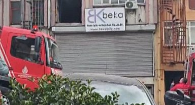 İstanbul- Bayrampaşa'da çorap imalathanesinde yangın: Mahsur kalan 2 işçi kurtarıldı