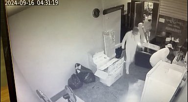 İstanbul- Fatih'te 5 şüpheli girdikleri dükkandaki içi para dolu kasayı çaldı; hırsızlık kamerada