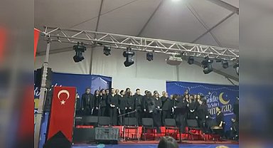 İstanbul - Gaziosmanpaşa Belediyesi'nin düzenlediği Ramazan etkinliğinde sahne çöktü: 4 yaralı