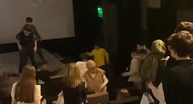 İstanbul - Gaziosmanpaşa'da Rapçi Çakal'ın hayran buluşmasında tekmeli yumruklu kavga