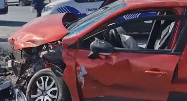 İstanbul - Hadımköy'de TIR ile otomobil çarpıştı: Sürücü yaralandı