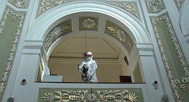 İstanbul - Hırka-i Şerif Camii gül suyuyla temizlendi; yarın ziyarete açılıyor