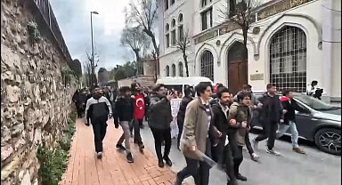 İstanbul - İstanbul Üniversitesi'nde izinsiz yürüyüşe polis müdahale etti