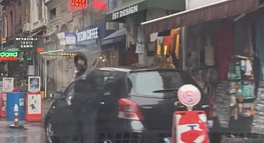 İstanbul- Karaköy'de korsan otoparkçılara denetim; üzerinden silah çıktı