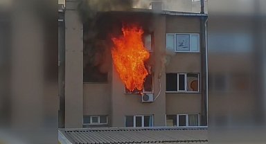 İstanbul - Kartal'da 5 katlı binada yangın: biri itfaiye eri 2 yaralı Ek görüntü - Geniş haber