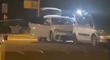 İstanbul - Küçükçekmece'de araçtan cephanelik çıktı: 18 yaşından küçük 4 şüpheli gözaltında