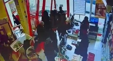 İstanbul - Küçükçekmece'de otomobil markete girdi, sürücünün fren yerine gaza bastığı iddia edildi