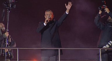 İstanbul - Özgür Özel, Saraçhane'deki İBB binasının önünde konuştu