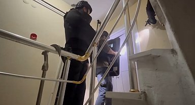 İstanbul- Saraçhane'de izinsiz gösteri yapan ve Cumhurbaşkanı Erdoğan'a hakaret ettiği iddia edilen 55 kişi yakalandı Görüntü eklendi