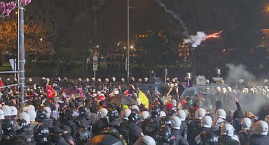 İstanbul - Saraçhane'de izinsiz gösteriye polis müdahalesi Ek görüntü
