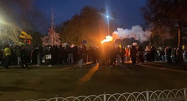 İstanbul - Saraçhanede toplanan grup metro istasyonunda taşkınlık çıkardı, bazı göstericiler gözaltına alındı