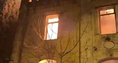 İstanbul - Sarıyer'de eski topçu karakolu alev alev yandı