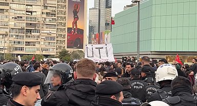 İstanbul - Şişli'de izinsiz yürüyüş yapmak isteyen gruptakiler gözaltına alındı