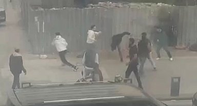 İstanbul - Sultangazi'de taşlı sopalı kavga kamerada