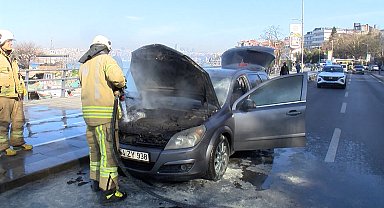 İstanbul - Üsküdar Sahilyolu'nda otomobil alev alev yandı; sürücü gözyaşlarıyla izledi