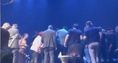 İstanbul - Usta sanatçı Volkan Konak, KKTC'de konser sırasında fenalaşarak hastaneye kaldırıldı