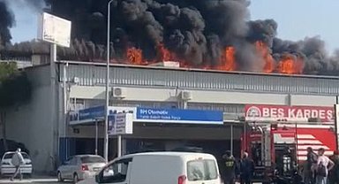 İzmir 4. Sanayi Sitesi'nde yangın; alevler iş yerlerine sıçradı