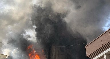 İzmir'de, Kemeraltı Çarşısı'nda iş yerinde çıkan yangın söndürüldü