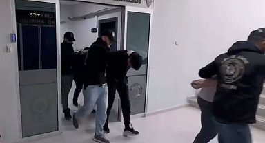 İzmir'de korsan taksiyi gasbeden 3 şüpheli tutuklandı