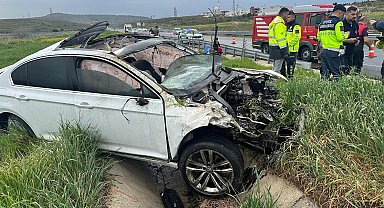 İzmir'de yağmurun kayganlaştırdığı yolda kaza: 1 ölü, 4 yaralı