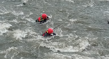 Jandarma, derede cinayet silahını arıyor