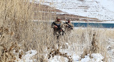 Jandarmanın flamingo nöbeti