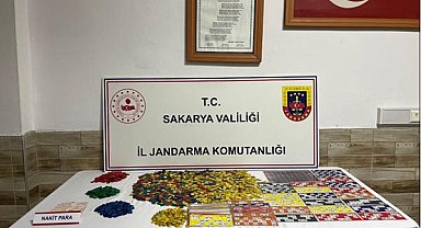 Kaçak kahvehanede kumar oynayan 66 kişiye suçüstü