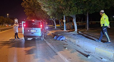 Kaldırıma çarpan araçtan fırlayan Buse öldü, sürücü yaralandı