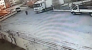 Kamyonun çarptığı kadın öldü, şoför gözaltında