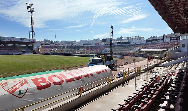 Kapatılan Bolu Atatürk Stadyumu'ndan karot örnekleri alınıyor