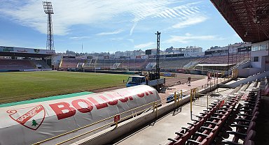 Kapatılan Bolu Atatürk Stadyumu'ndan karot örnekleri alınıyor