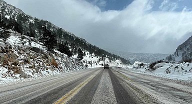 Kar, Antalya- Konya yolunda ulaşımı aksatıyor