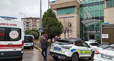 Karamürsel Belediyesi'nde 'ihale' kavgası; 2 kişi bıçaklandı