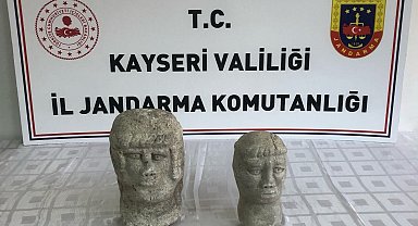 Kayseri'de Roma ve Bizans dönemine ait olduğu değerlendirilen 2 heykel ele geçirildi