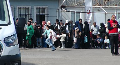 Kilis'te Suriyelilerin ülkelerine geçişi sürüyor