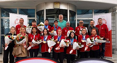 Kış oyunlarında 10 madalya alan Özel Sporcularımıza kutlama sürprizi