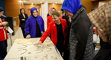 Kızılay Kadın Ankara'dan 'Gönülden Sesler' ile 100'üncü Yıl Kütüphanesi'ne destek