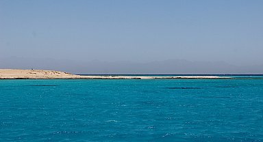 Kızıldeniz'de 44 turist taşıyan denizaltı battı