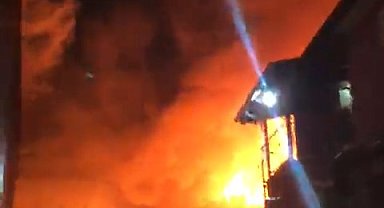 Kocaeli'de, geri dönüşüm tesisinde yangın