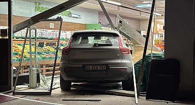 Kocaeli'de, markete dalan cipteki 2 kişi yaralandı