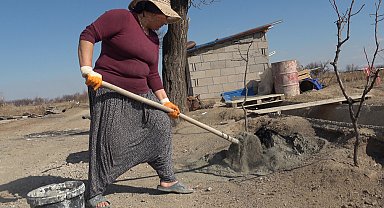 Kocasının düşmesi ile başladığı inşaat işçiliğinda usta oldu