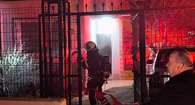 Komşusunda iftardayken evinde yangın çıktı