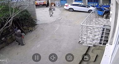 Kürekle üzerine doğru koştuğu dayısını itip yere düşürdü