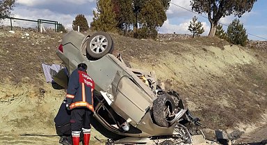 Kütahya'da, takla atan otomobilin sürücüsü öldü